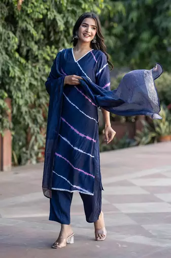 Women Dyed Regular Pure Silk Kurta with Trousers & With Dupatta