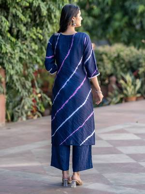 Women Dyed Regular Pure Silk Kurta with Trousers & With Dupatta 4
