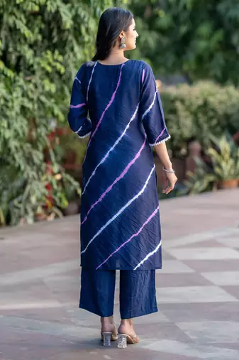 Women Dyed Regular Pure Silk Kurta with Trousers & With Dupatta
