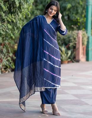 Women Dyed Regular Pure Silk Kurta with Trousers & With Dupatta 5