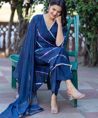 Women Dyed Regular Pure Silk Kurta with Trousers & With Dupatta 6