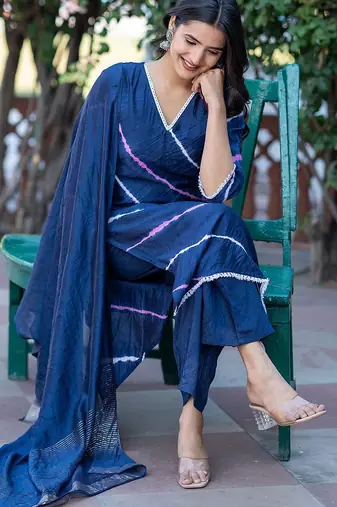 Women Dyed Regular Pure Silk Kurta with Trousers & With Dupatta