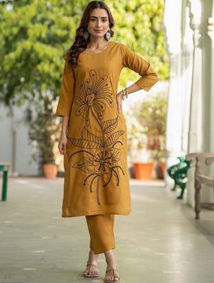 Women Floral Embroidered Regular Thread Work Pure Cotton Kurta with Trousers 1
