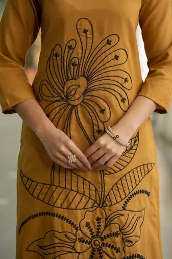 Women Floral Embroidered Regular Thread Work Pure Cotton Kurta with Trousers