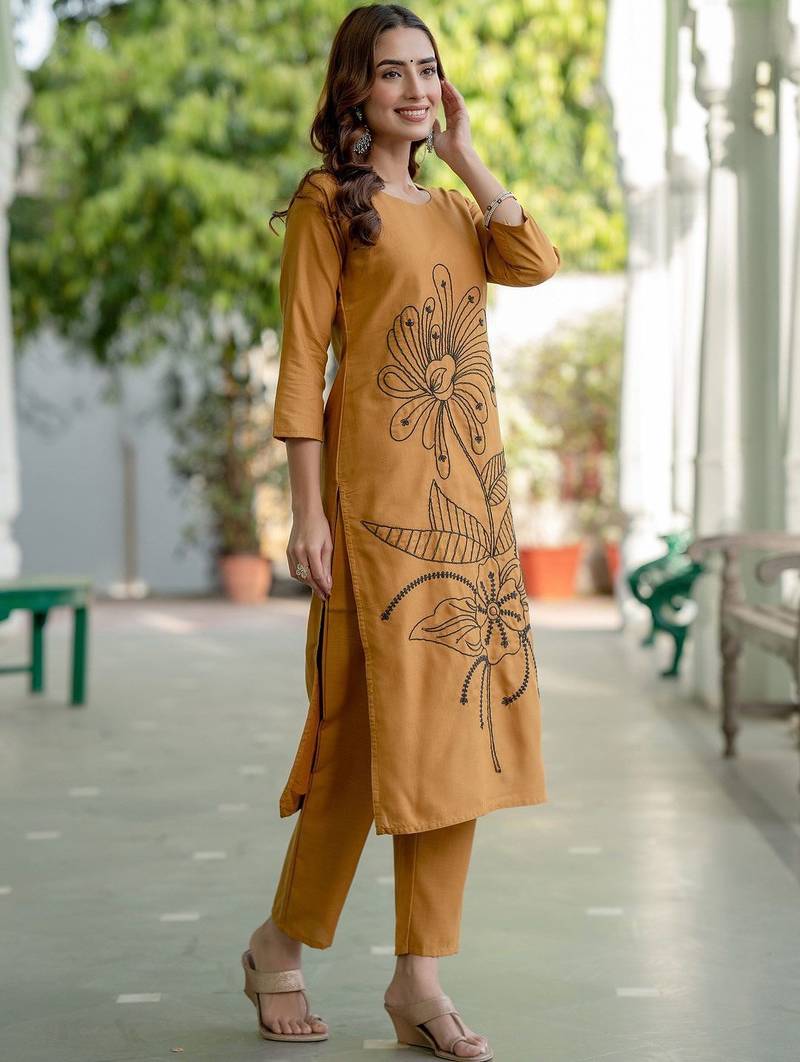 Women Floral Embroidered Regular Thread Work Pure Cotton Kurta with Trousers