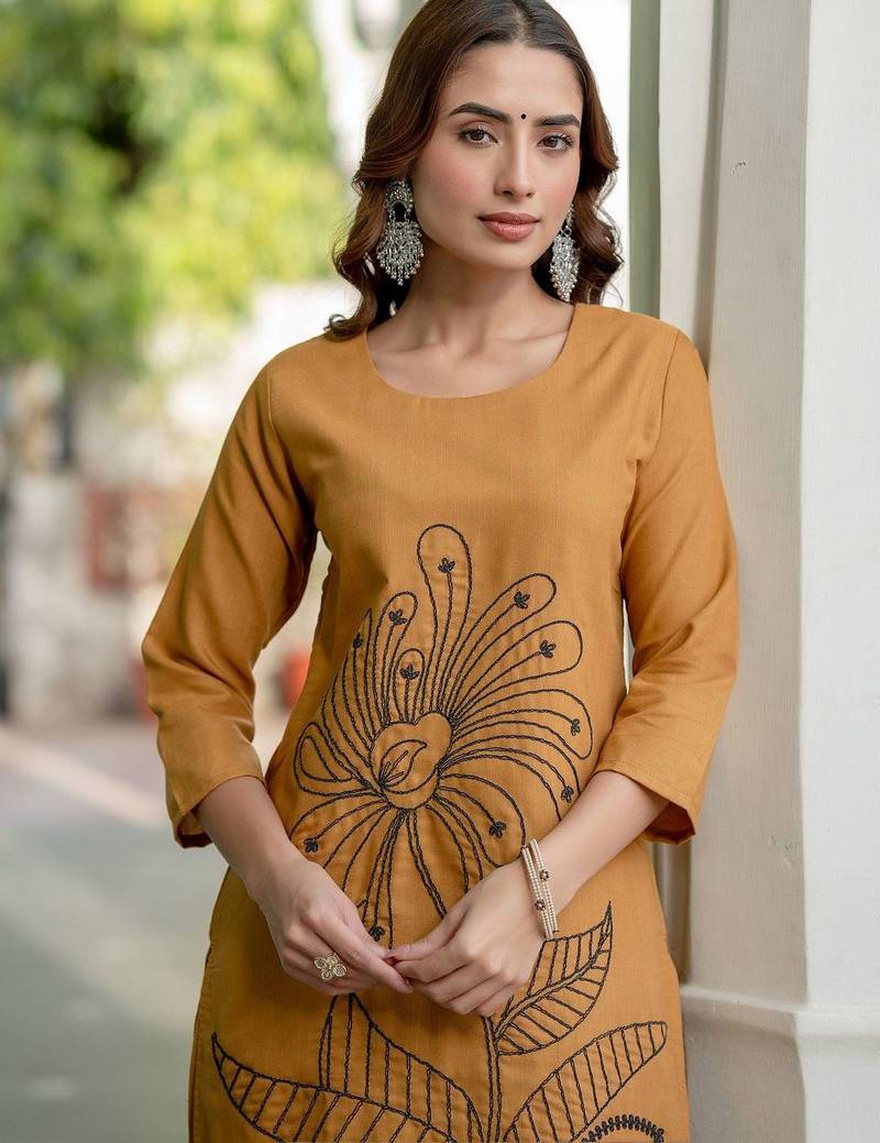 Women Floral Embroidered Regular Thread Work Pure Cotton Kurta with Trousers