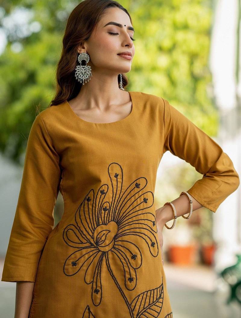 Women Floral Embroidered Regular Thread Work Pure Cotton Kurta with Trousers
