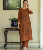 Women Floral Embroidered Regular Thread Work Pure Cotton Kurta with Trousers