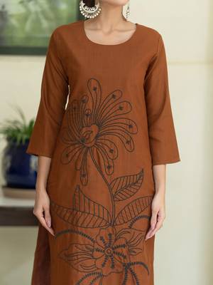 Women Floral Embroidered Regular Thread Work Pure Cotton Kurta with Trousers 2