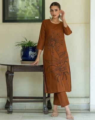 Women Floral Embroidered Regular Thread Work Pure Cotton Kurta with Trousers 3