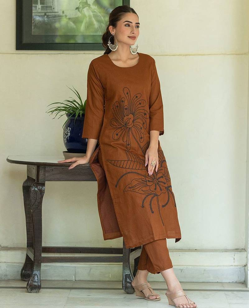Women Floral Embroidered Regular Thread Work Pure Cotton Kurta with Trousers