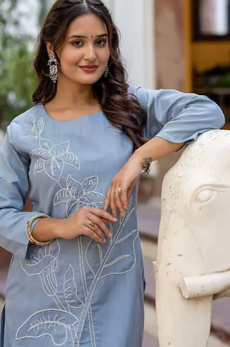 Women Floral Embroidered Regular Thread Work Pure Cotton Kurta with Trousers
