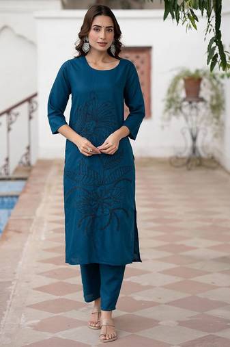 Women Ethnic Motifs Embroidered Regular Thread Work  Cotton Kurta with Trousers