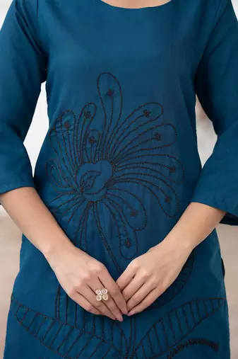 Women Ethnic Motifs Embroidered Regular Thread Work Pure Cotton Kurta with Trousers