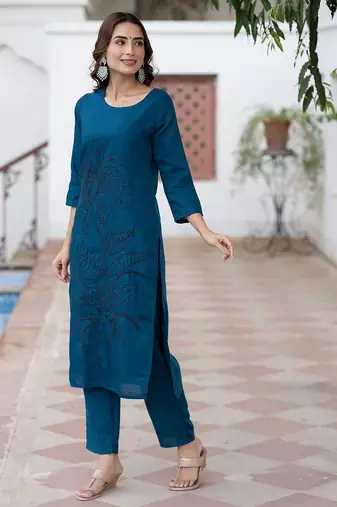 Women Ethnic Motifs Embroidered Regular Thread Work Pure Cotton Kurta with Trousers