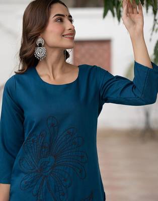 Women Ethnic Motifs Embroidered Regular Thread Work Pure Cotton Kurta with Trousers 7