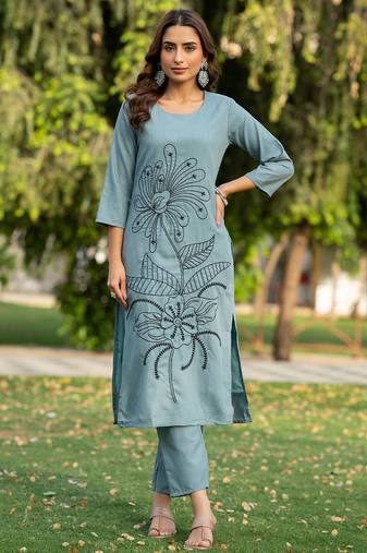 Women Floral Embroidered Regular Thread Work  Cotton Kurta with Trousers