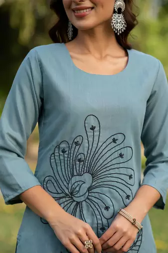 Women Floral Embroidered Regular Thread Work Pure Cotton Kurta with Trousers