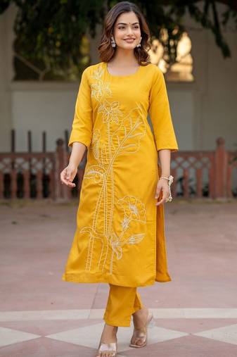 Women Floral Embroidered Regular Thread Work Pure Cotton Kurta with Trousers