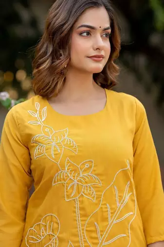 Women Floral Embroidered Regular Thread Work Pure Cotton Kurta with Trousers