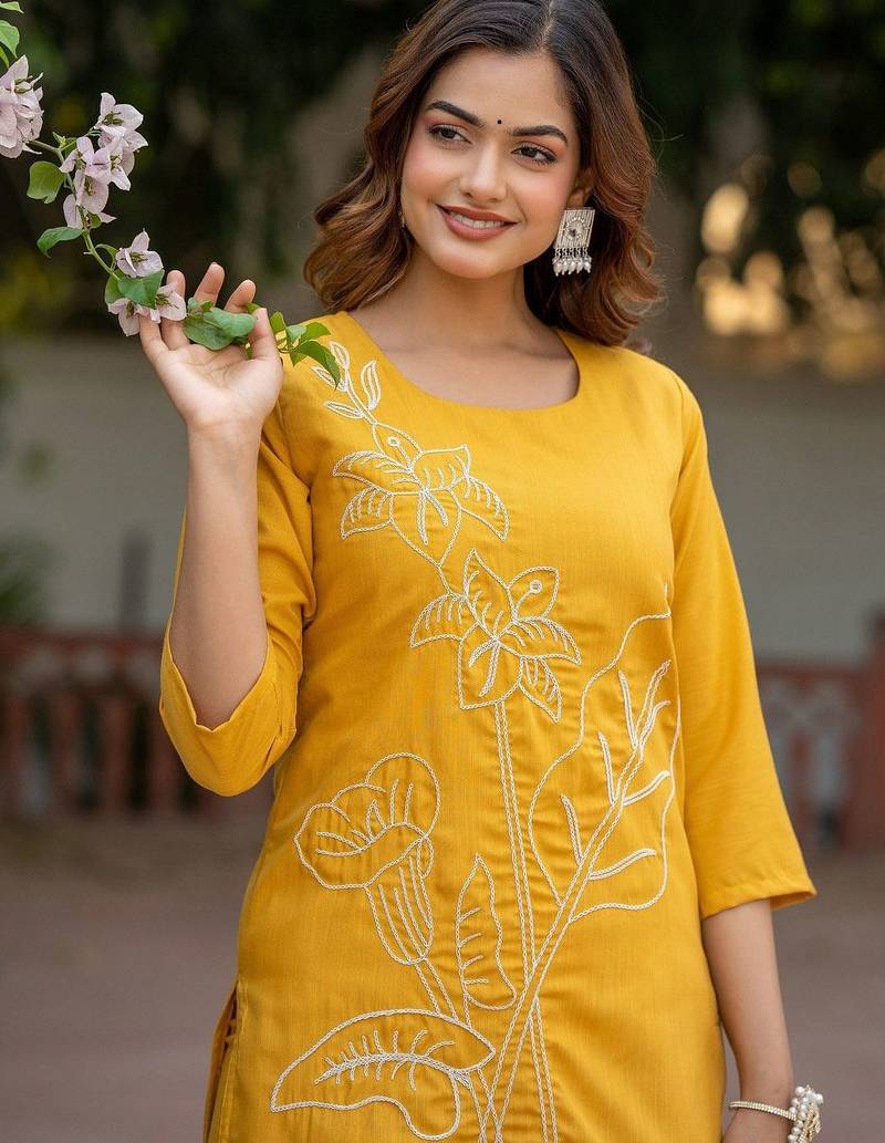 Women Floral Embroidered Regular Thread Work Pure Cotton Kurta with Trousers