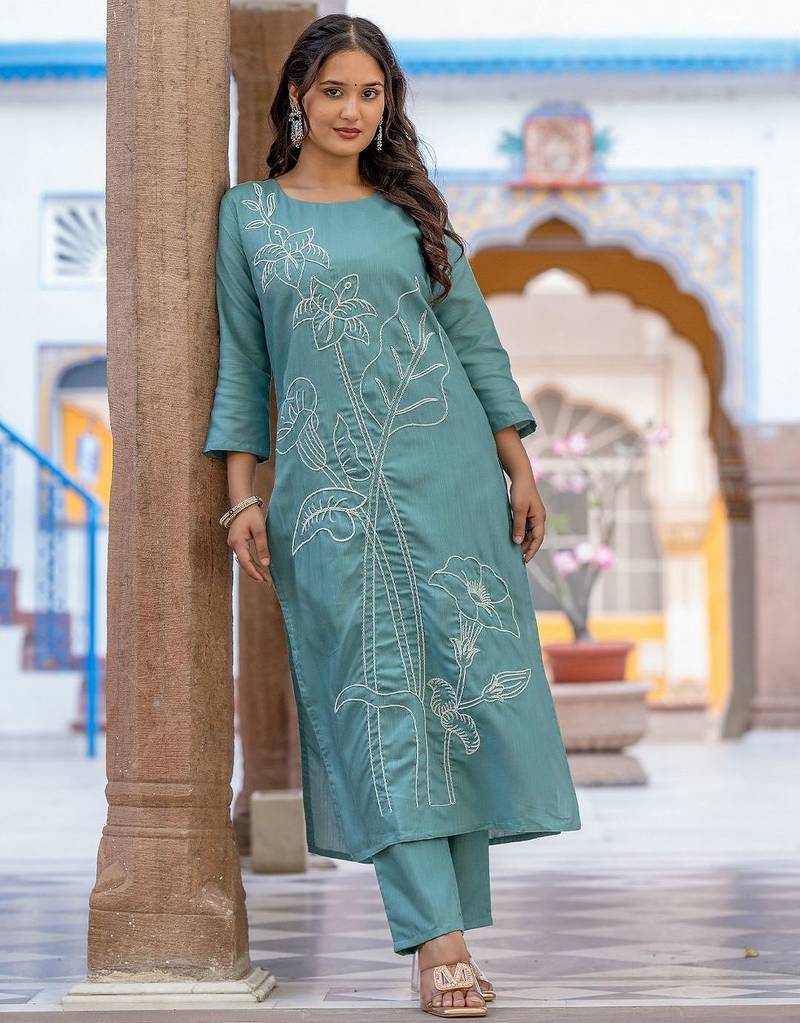 Women Floral Embroidered Regular Thread Work Pure Cotton Kurta with Trousers