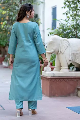 Women Floral Embroidered Regular Thread Work Pure Cotton Kurta with Trousers