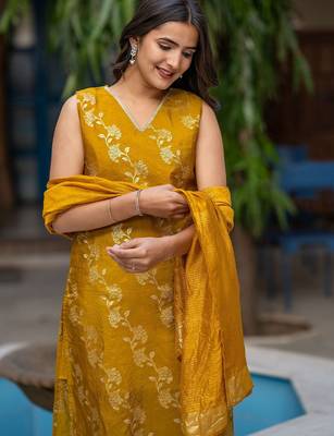 Women Floral Regular Pure Silk Kurta with Palazzos & With Dupatta 2