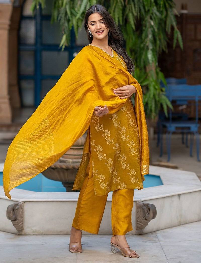 Women Floral Regular Pure Silk Kurta with Palazzos & With Dupatta