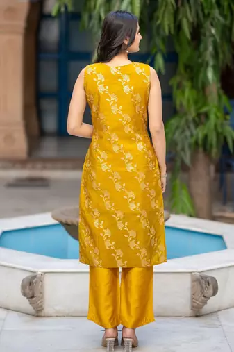 Women Floral Regular Pure Silk Kurta with Palazzos & With Dupatta