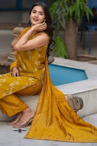 Women Floral Regular Pure Silk Kurta with Palazzos & With Dupatta