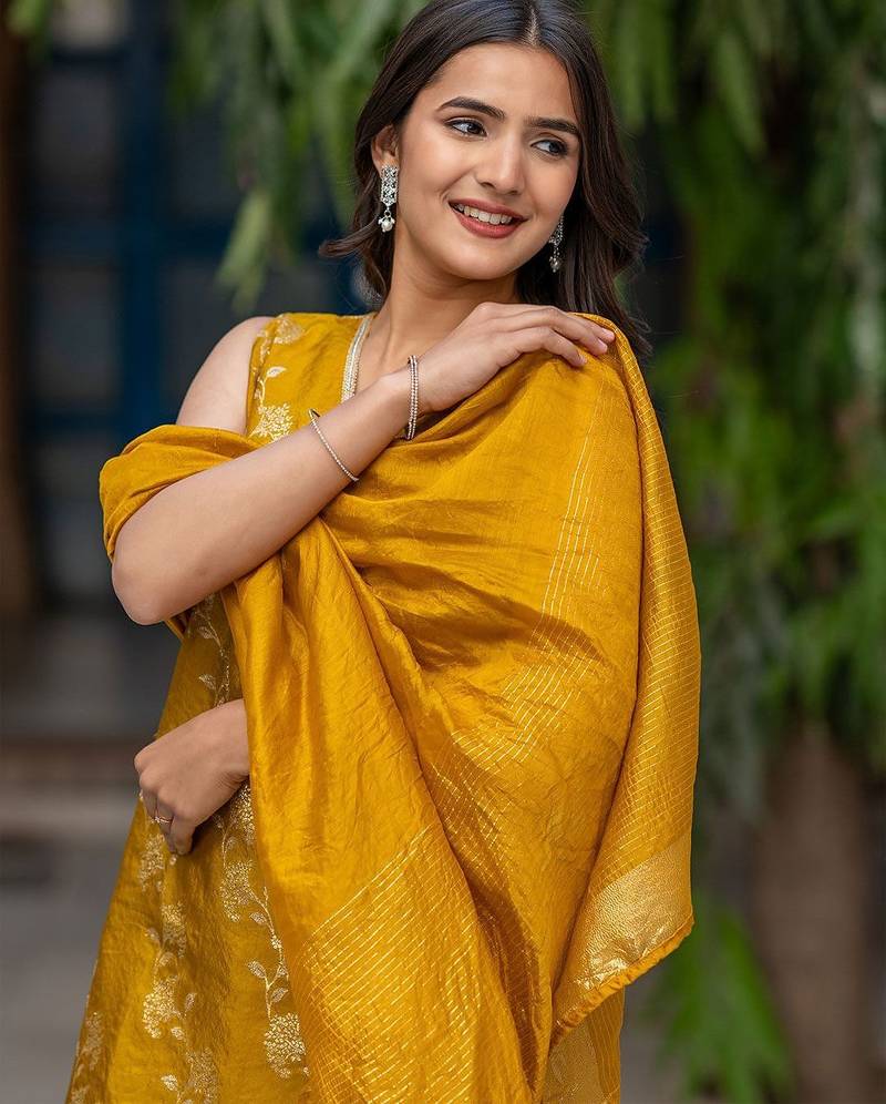 Women Floral Regular Pure Silk Kurta with Palazzos & With Dupatta