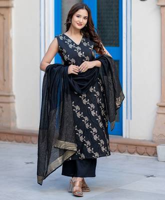 Women Floral Printed Regular Thread Work Pure Silk Kurta with Trousers & With Dupatta 1
