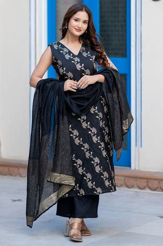 Women Floral Printed Regular Thread Work Pure Silk Kurta with Trousers & With Dupatta