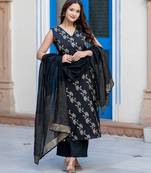 Women Floral Printed Regular Thread Work Pure Silk Kurta with Trousers & With Dupatta