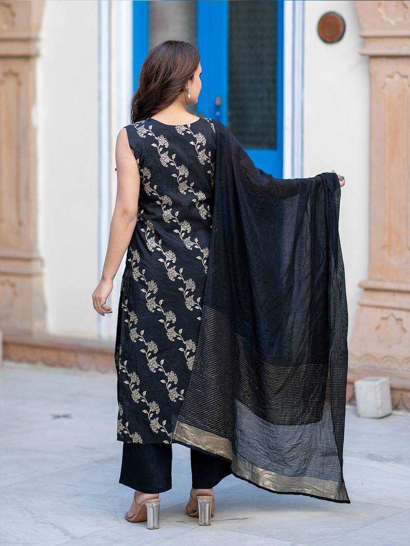 Women Floral Printed Regular Thread Work Pure Silk Kurta with Trousers & With Dupatta