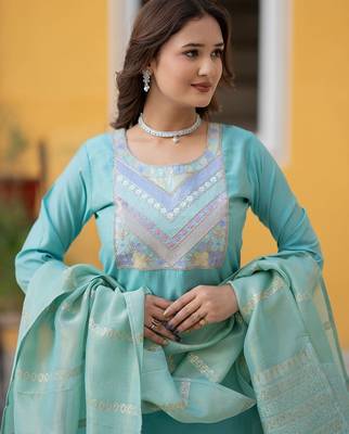 Women Ethnic Motifs Yoke Design Regular Thread Work Kurta with Trousers & With Dupatta 2