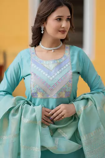 Women Ethnic Motifs Yoke Design Regular Thread Work Kurta with Trousers & With Dupatta