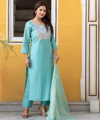 Women Ethnic Motifs Yoke Design Regular Thread Work Kurta with Trousers & With Dupatta 3