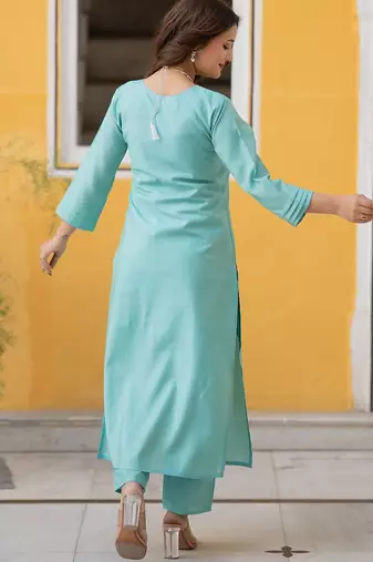 Women Ethnic Motifs Yoke Design Regular Thread Work Kurta with Trousers & With Dupatta