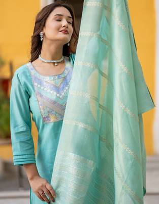 Women Ethnic Motifs Yoke Design Regular Thread Work Kurta with Trousers & With Dupatta 6