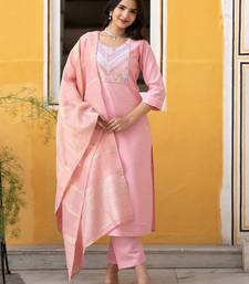 Women Ethnic Motifs Yoke Design Regular Thread Work Kurta with Trousers & With Dupatta