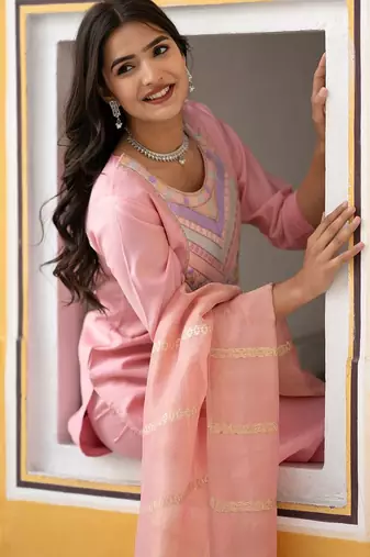 Women Ethnic Motifs Yoke Design Regular Thread Work Kurta with Trousers & With Dupatta