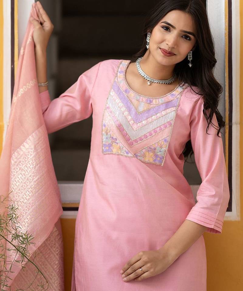 Women Ethnic Motifs Yoke Design Regular Thread Work Kurta with Trousers & With Dupatta