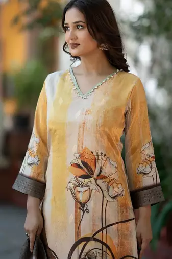 Women Printed Regular Thread Work Kurta with Trousers & With Dupatta