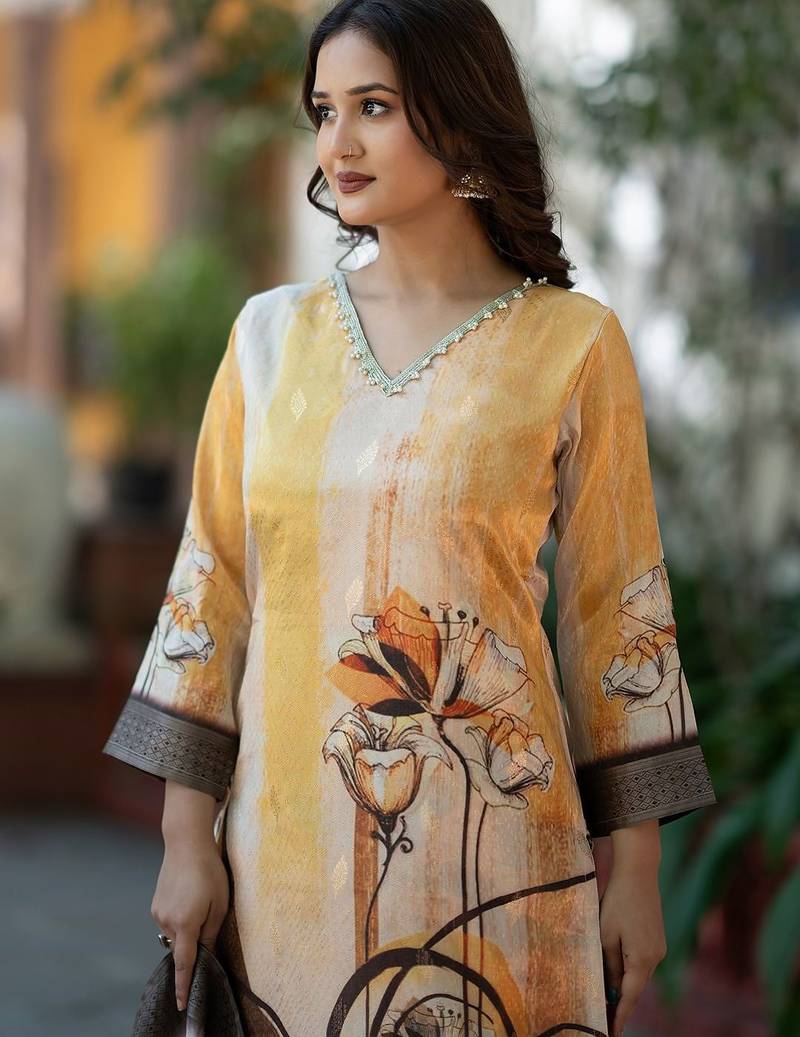 Women Printed Regular Thread Work Kurta with Trousers & With Dupatta