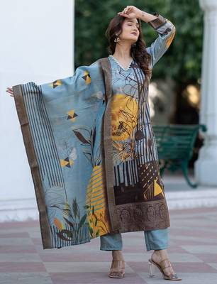Women Floral Printed Regular Kurta with Trousers & With Dupatta 3