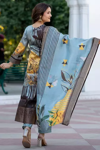Women Floral Printed Regular Kurta with Trousers & With Dupatta