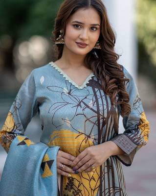 Women Floral Printed Regular Kurta with Trousers & With Dupatta 5