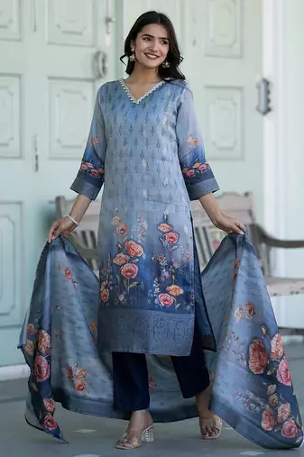 Women Floral Printed Regular Beads and Stones Kurta with Trousers & With Dupatta
